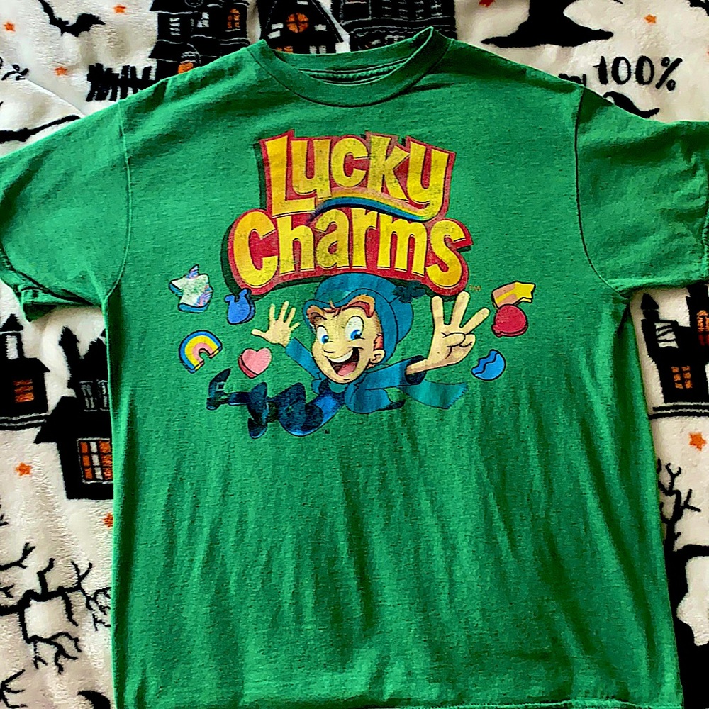 Hello! So this is a size 12 girls green lucky charms shirt! If interested lmk!💗